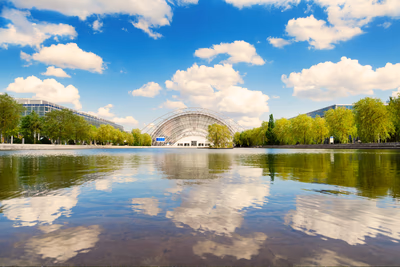 Die Leipziger Messe im Tageslicht fotografiert