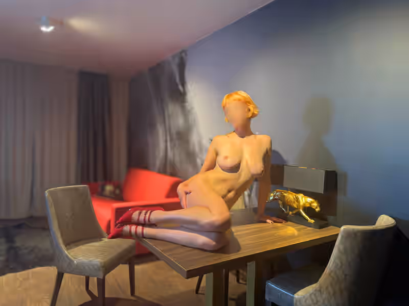 Olivia Leipzig Escort sitzt nackt und verführerisch auf einem Tisch im stilvollen Ambiente. Ihre roten High Heels setzen einen kraftvollen Akzent, während ihr Blick souveräne Sinnlichkeit ausstrahlt. Dieses Bild zeigt, dass Olivia weit mehr ist als nur schön.